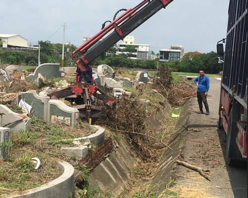 台南新市墓地除草, 台南新市墓地鋸樹, 台南新市環境整理, 台南新市鋸樹, 台南新市除草鋸樹, 
                    台南新市代客除草, 台南新市除(割)草作業, 台南新市割草, 台南新市除草, 台南新市割草整地, 台南新市除草整地, 台南新市除草工, 台南新市整地除草費用, 台南新市空地割草, 台南新市整地除草, 
                    台南新市空地除草